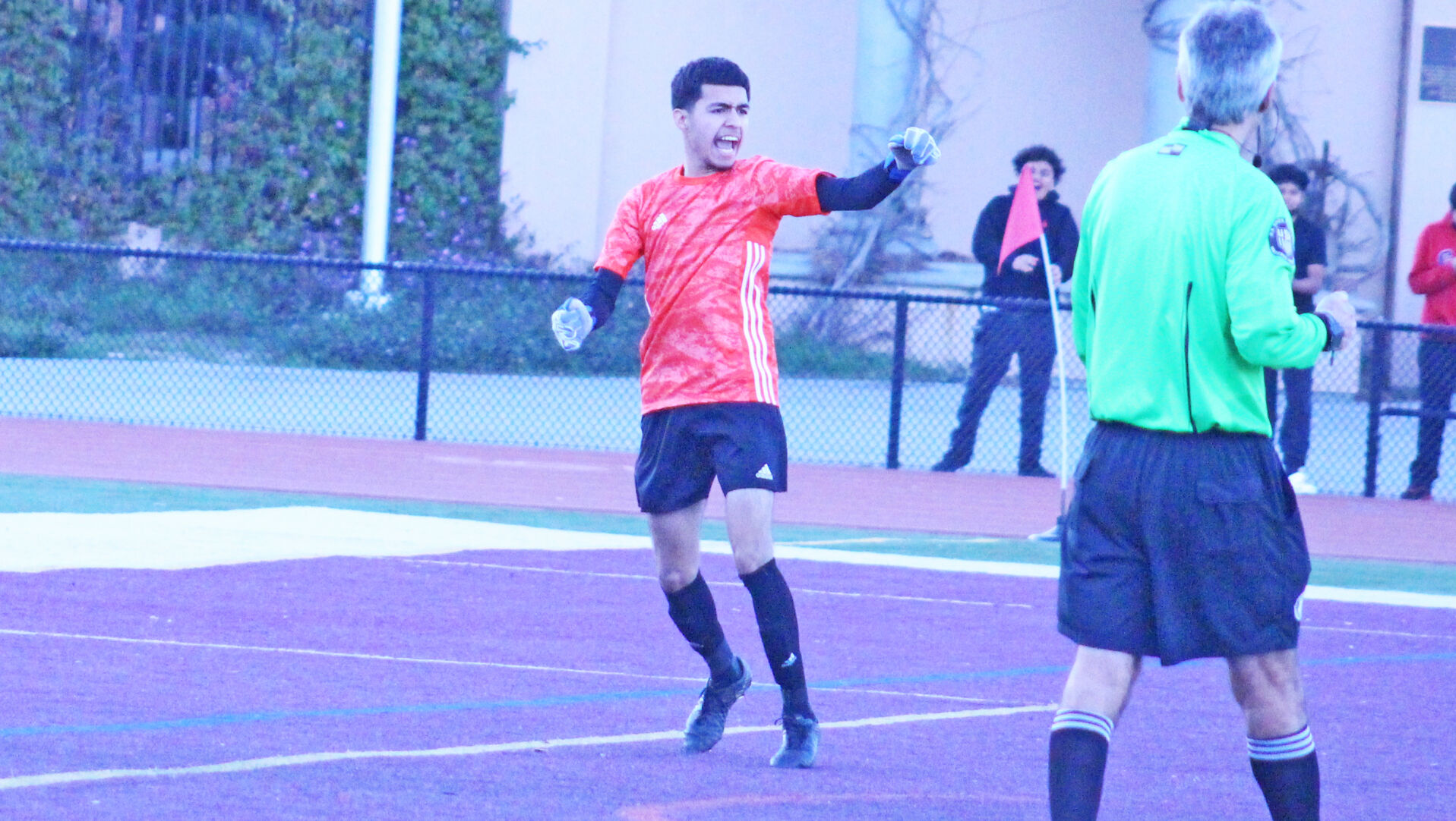 Sequoia boys’ soccer downs El Camino in PKs in CCS Division IV opener 