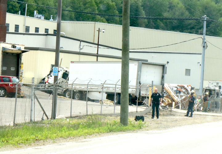 Tractor trailer crashes into guard shack, building News