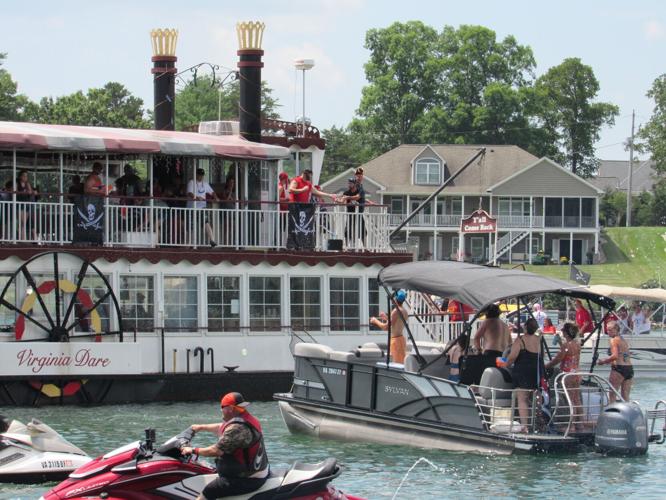 Pirates battle at Smith Mountain Lake