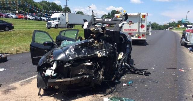 One dead and one injured in wreck near Rocky Mount