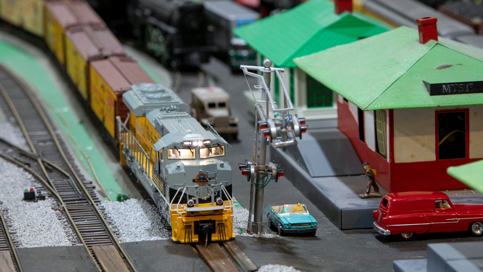 Cecil Schneider s S Scale railroad layout Train layouts of Big Canoe smokesignalsnews