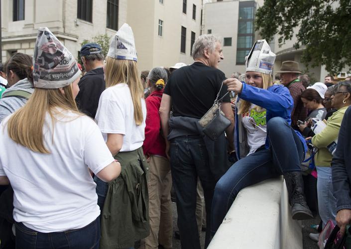 Massive lines leave people in limbo while waiting to see Pope Francis