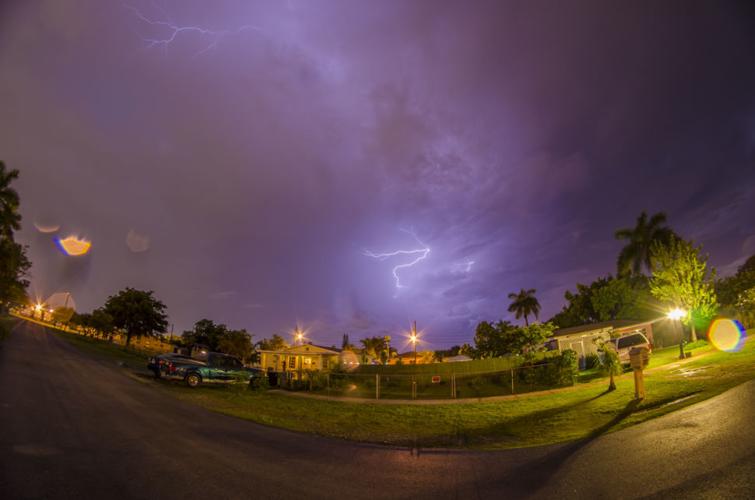 Finger Cloud Lightning