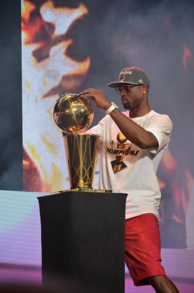 Dwyane Wade Re-Signs