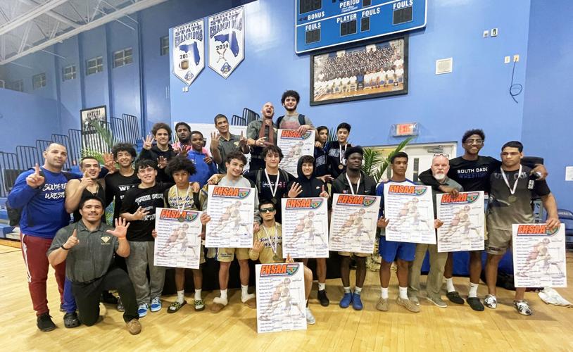 South Dade Wins Regional, Qualifies All 14 Wrestlers for States