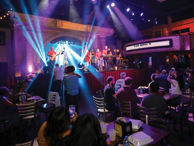 A dinner show at Plaza Mariachi