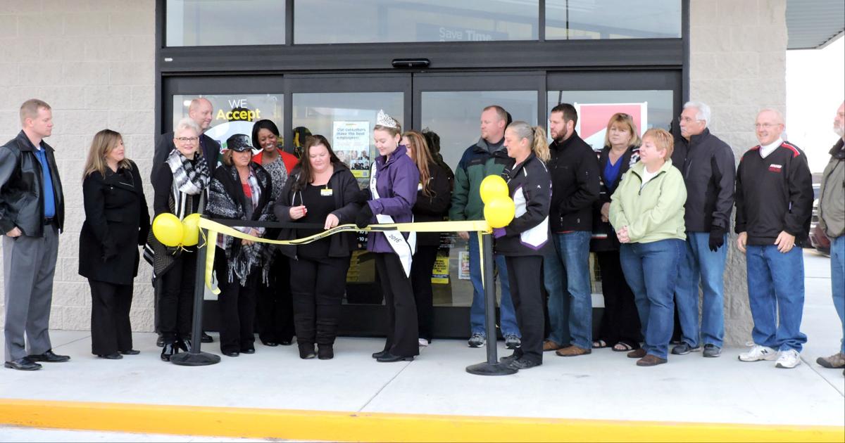 Shoppers line up for Dollar General grand opening News