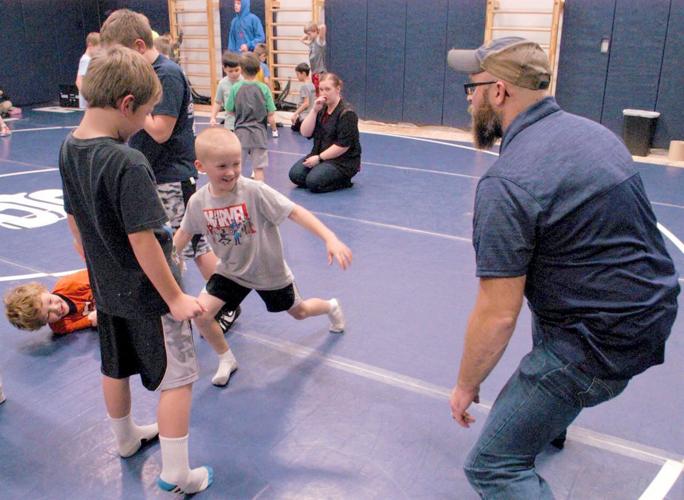 Scott Rohlfing 1st-time wrestlers learn the right moves | Sports | southernminn.com