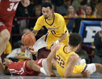 Willis Sharpshooting Minnesota Romp Past Wisconsin 70 52 State
