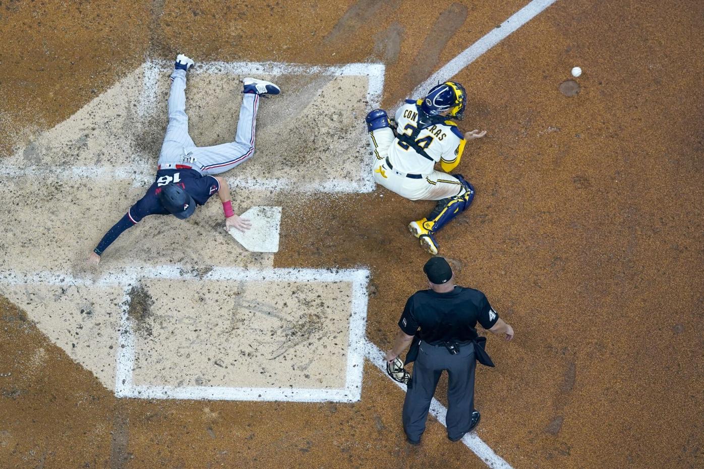 Tyrone Taylor delivers a go-ahead RBI single in 5-run 6th as