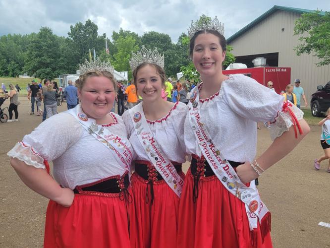 Showers fail to sour Henderson's annual Sauerkraut Days News