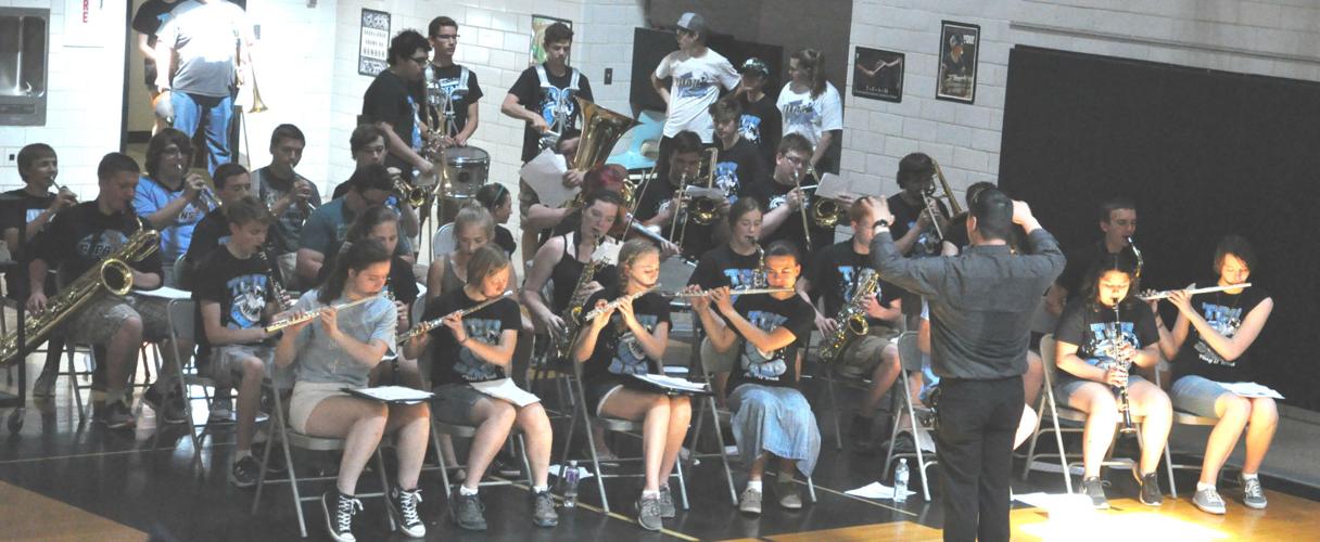 Le Center Legion and VFW honor fallen veterans during Memorial Day