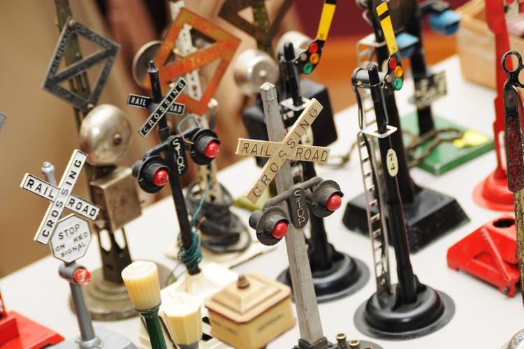 Model Railroad Operating Props PHOTO GALLERY: Kenyon Model Train, Tractor & Truck Show | News ...