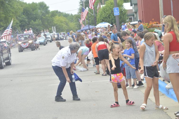 PHOTOS Hundreds flock to Elysian for flagwaving Fourth of July News