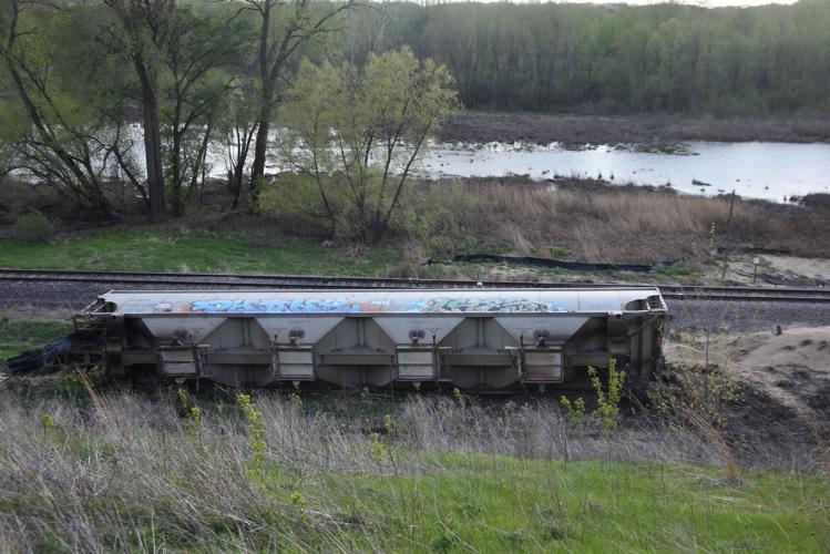 Train derails outside Henderson | News | southernminn.com