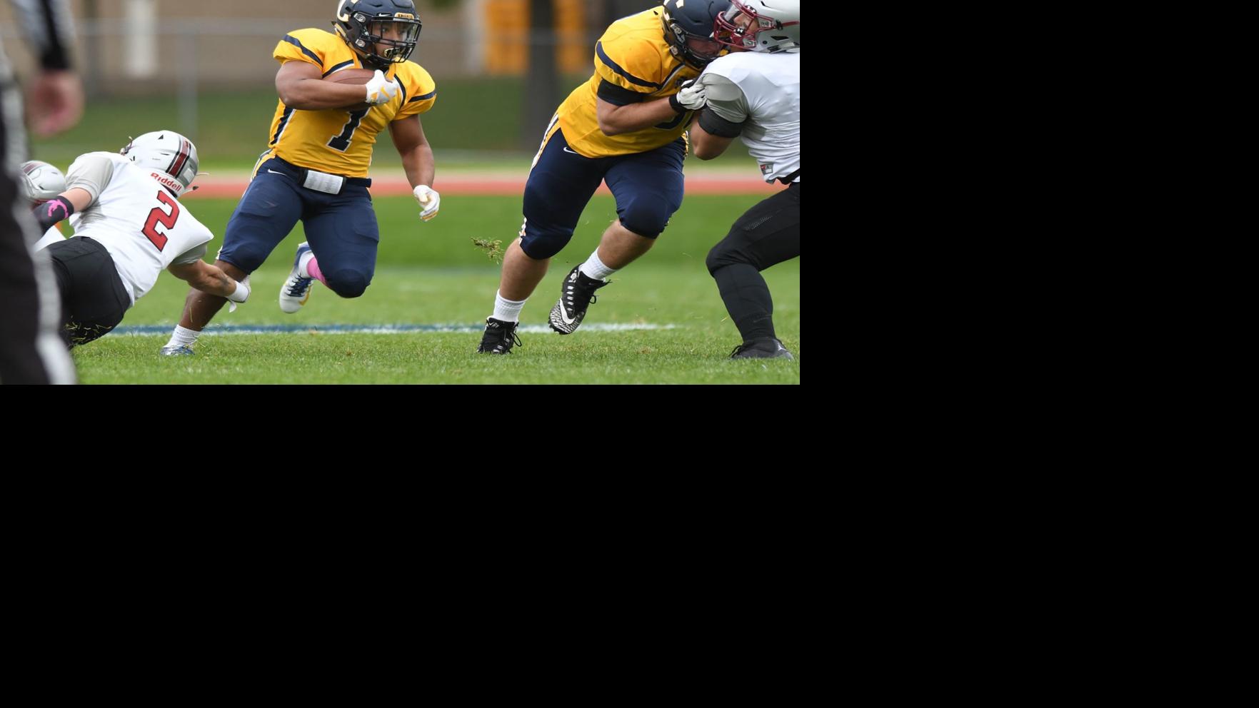 Carleton Football Edges Hamline Sports Southernminn Com