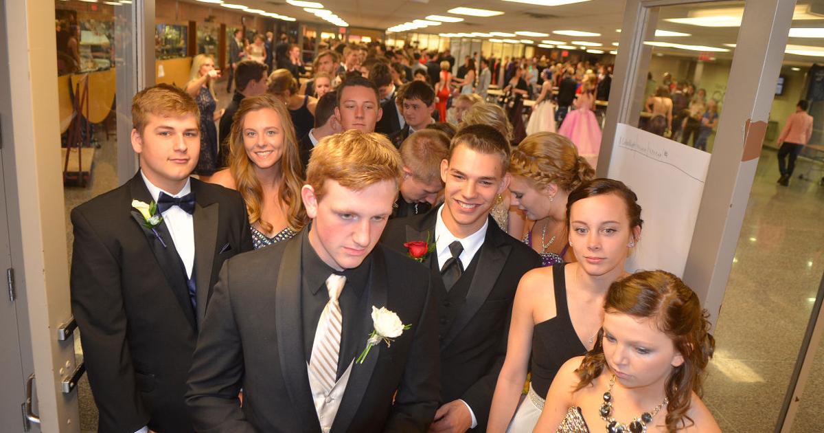 Gallery Northfield High School Prom 16 Grand March News Southernminn Com Gallery Northfield High School Prom 16 Grand March News Southernminn Com