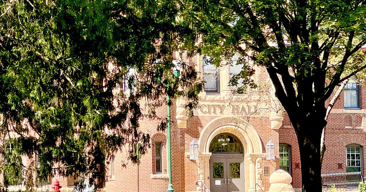 Housing ordinance could set new policies for home businesses, end two-car garage mandate
