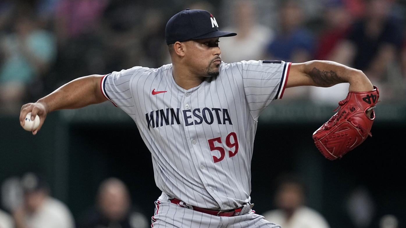 Twins bring closer Duran back from injured list