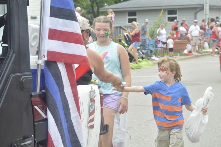 PHOTOS Hundreds flock to Elysian for flagwaving Fourth of July News