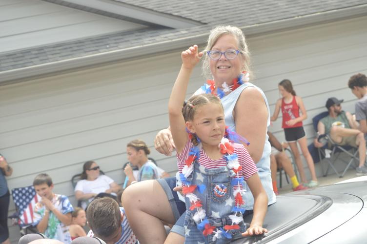 PHOTOS Hundreds flock to Elysian for flagwaving Fourth of July News