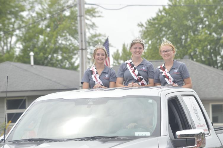 PHOTOS Hundreds flock to Elysian for flagwaving Fourth of July News
