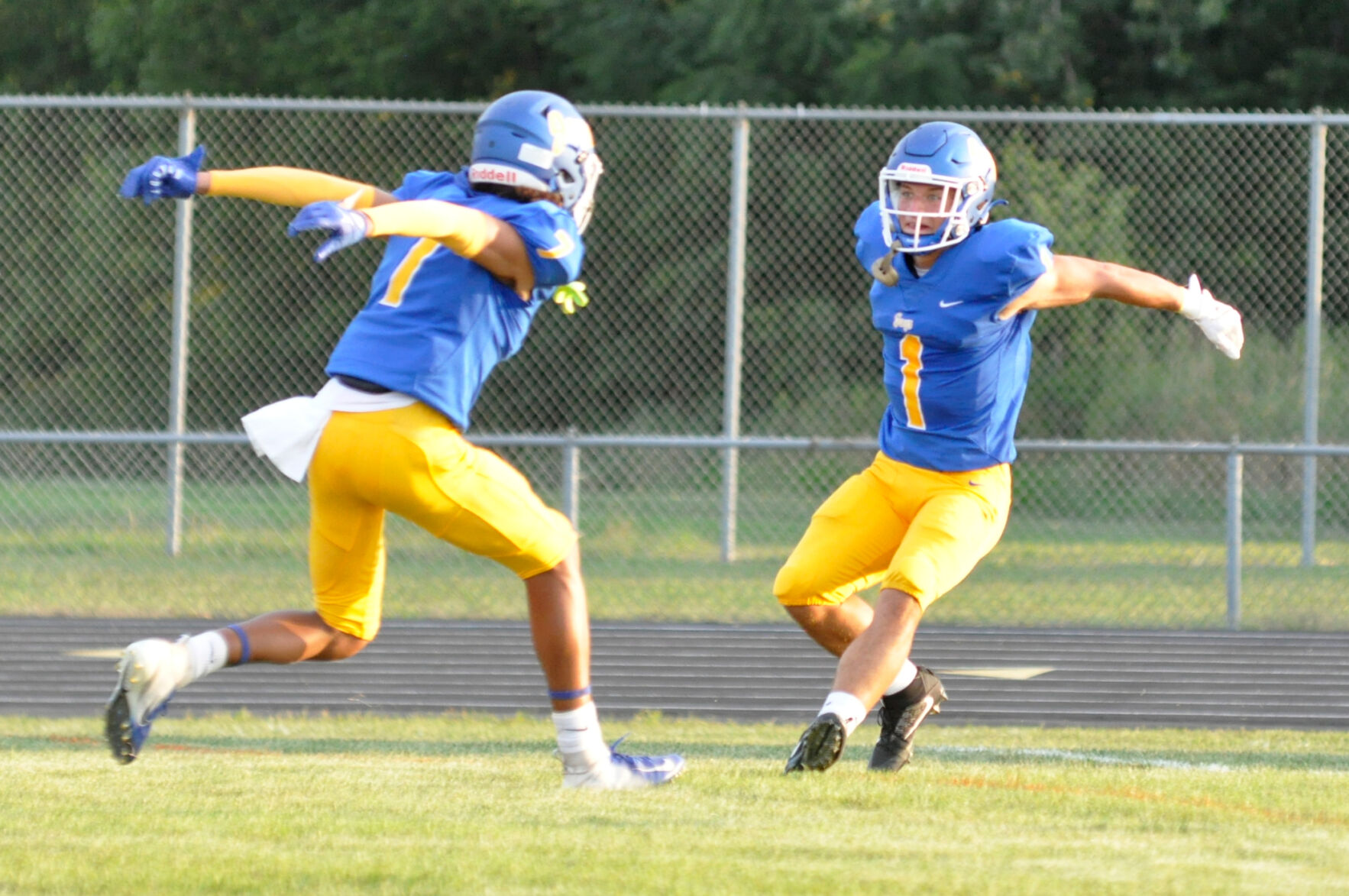 Deron Ruddell Bluejays blast past Hubmen in 47-14 victory | Sports | southernminn.com