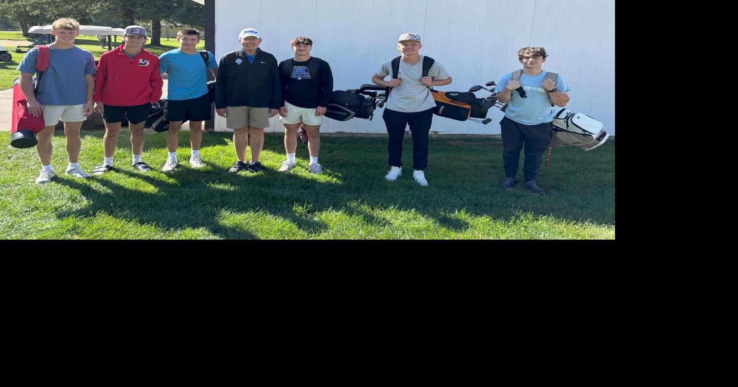 Students practice golf at Havana Hills, learn from volunteers