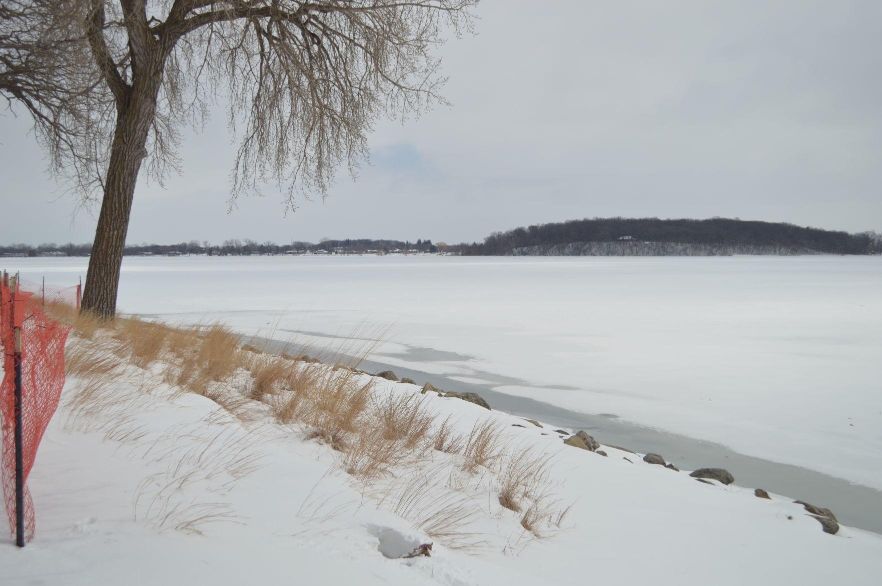 Waseca could reach 'ice out' record at Clear Lake as cleanup event
