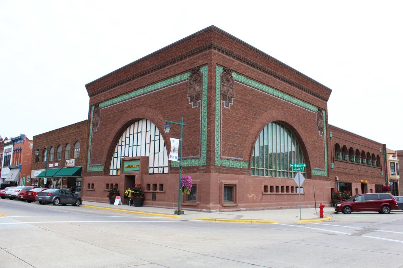 Historian highlights local Owatonna 'jewel' by famous architect News