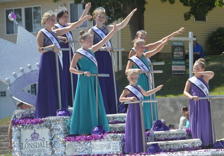 GALLERY Community Day brings Lonsdale crowd together for family fun