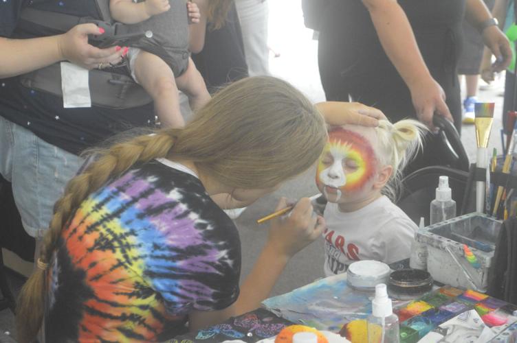 PHOTOS Hundreds flock to Elysian for flagwaving Fourth of July News