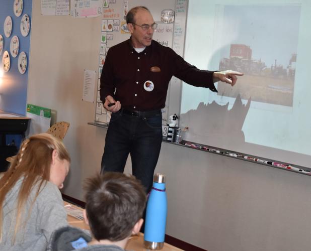 Local historian gives fifthgraders a lesson on Lonsdale's beginnings News