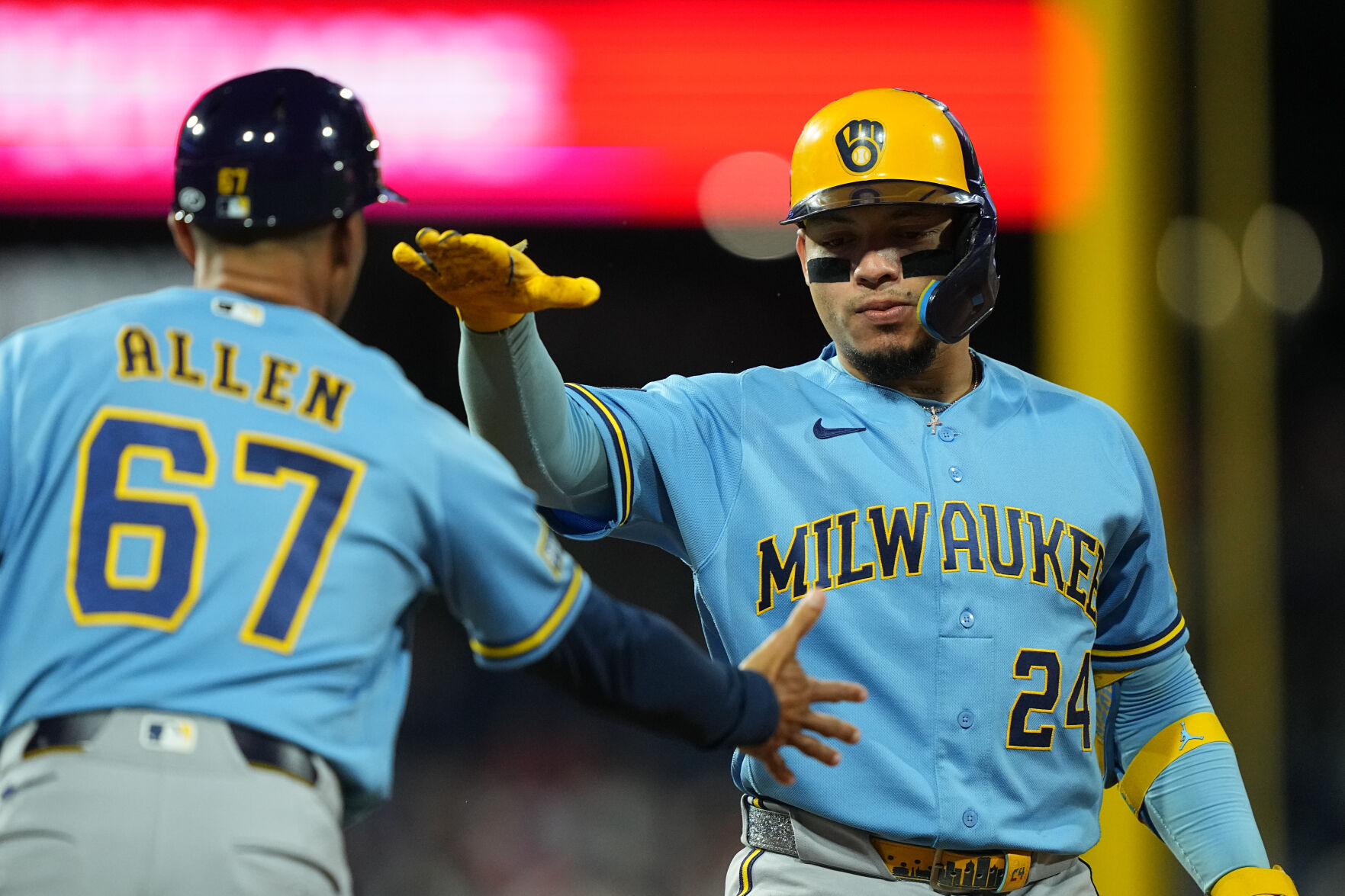 William Rourke MLB-best Brewers score in bunches but rarely homer, upending baseball's ...
