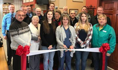 Dr Whitney Enjoys Pet Stop Veterinary Clinic S Lonsdale Location News Southernminn Com