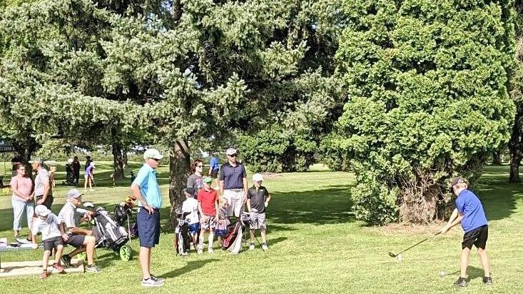 Hitting The Course Golfers Of All Ages Stayed Busy Despite Challenging Circumstances Sports Southernminn Com