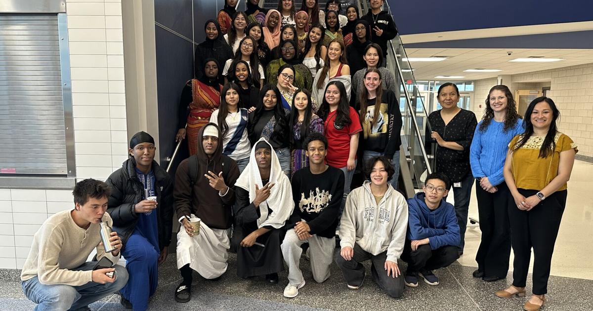 Siswa SPHS memimpin Hari Kebahagiaan Budaya Dunia