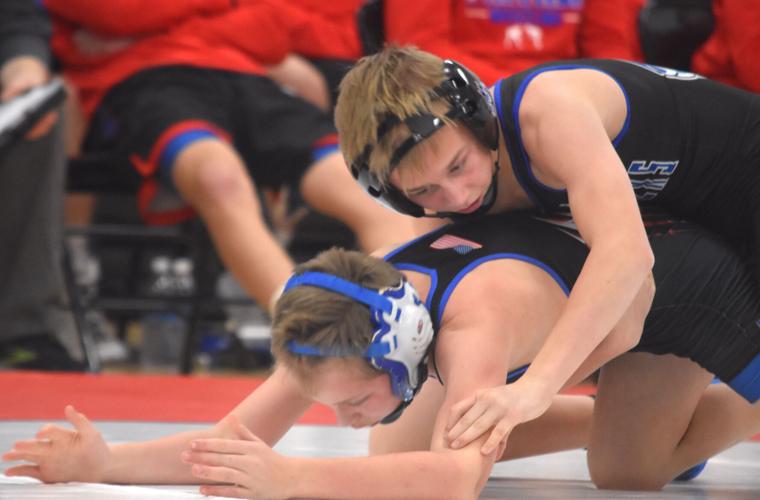 Razorbacks compete in tough pool at NRHEG duals | Sports | southernminn.com