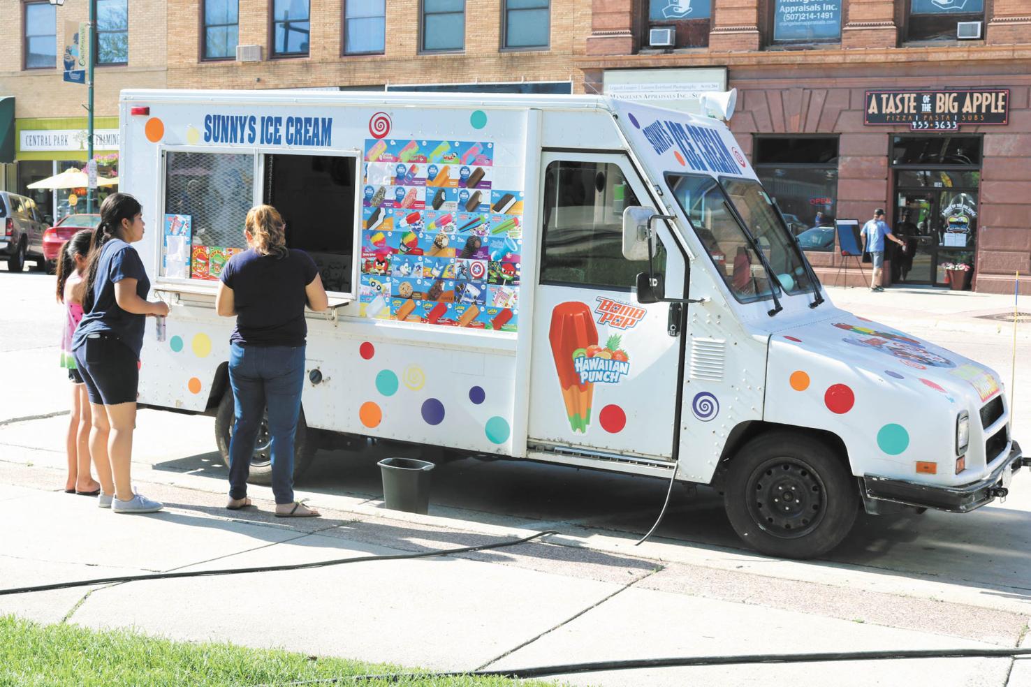 The Ice Cream Lady returns to dish up smiles in Owatonna News
