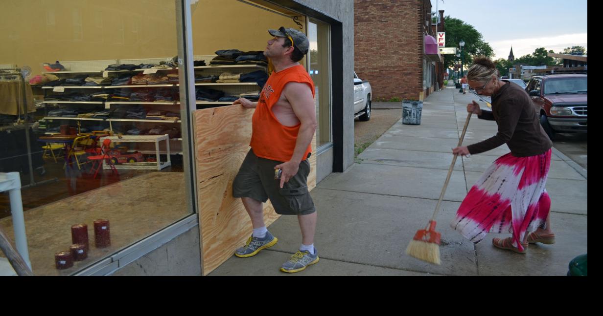 UPDATED Strong storm 'blows out' Le Center shop window, tears off hunk ...