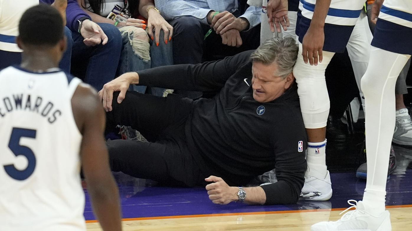 Timberwolves coach Finch to have surgery on knee after sideline collision