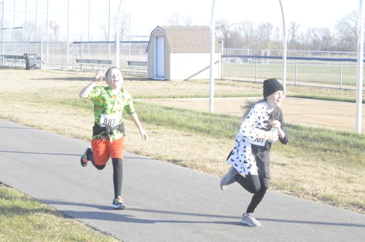 Hundreds compete in costume at Halloween Fun Run | News | southernminn.com