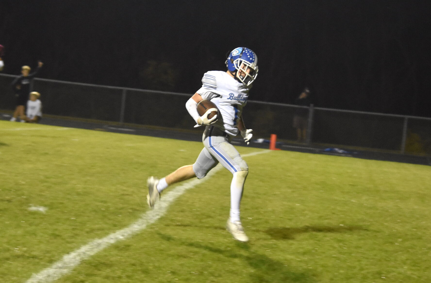 Bulldogs hold off Tigers 42-34 for 2nd win of season