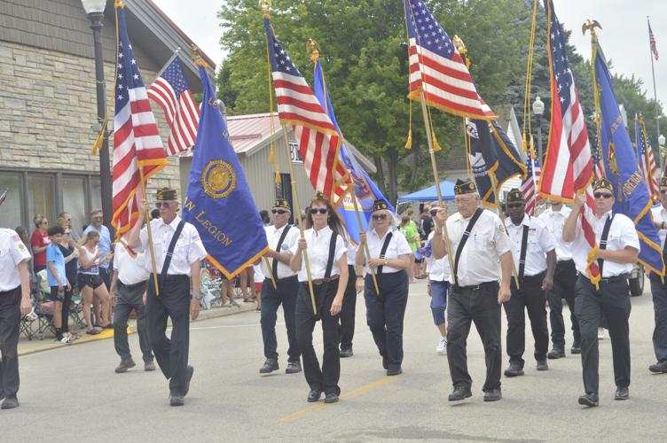 PHOTOS Hundreds flock to Elysian for flagwaving Fourth of July News