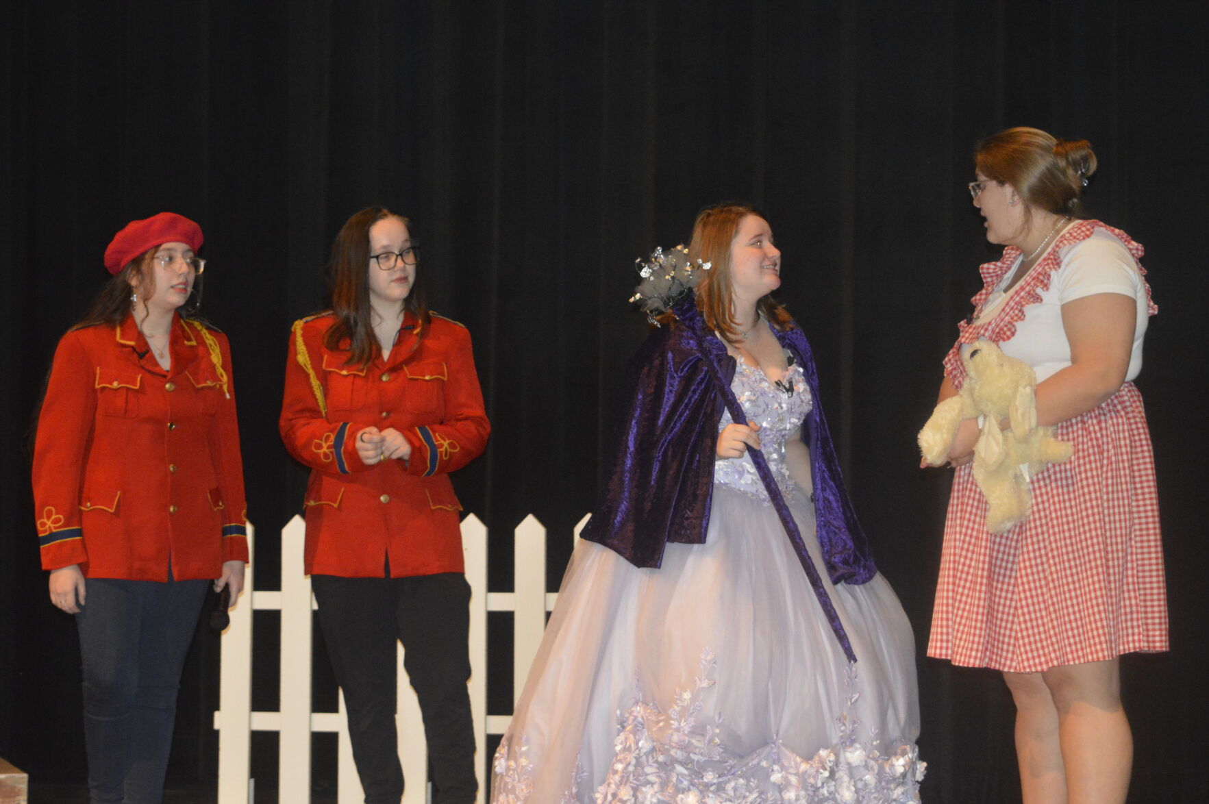 LS-H fall play brings new twist to classic Wizard of Oz tale