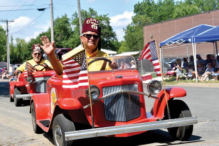 Thousands celebrate Fourth of July the oldfashioned way in Blooming