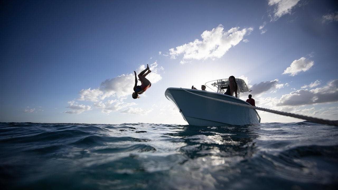 Make the most of summer: 5 tips for boating confidently and safely
