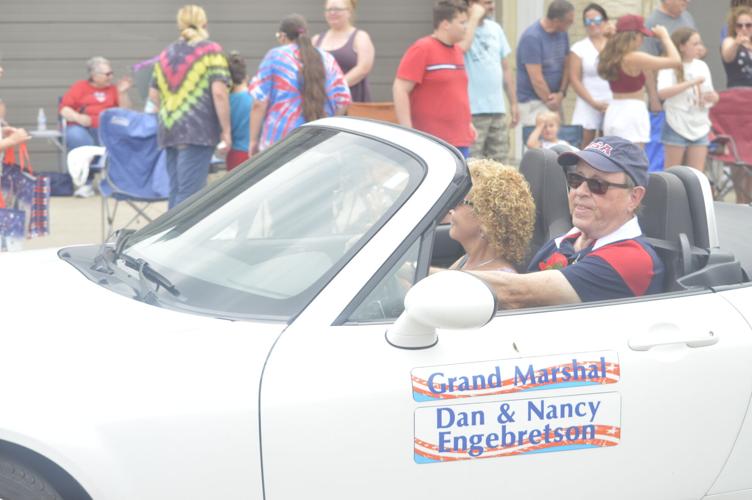 PHOTOS Hundreds flock to Elysian for flagwaving Fourth of July News