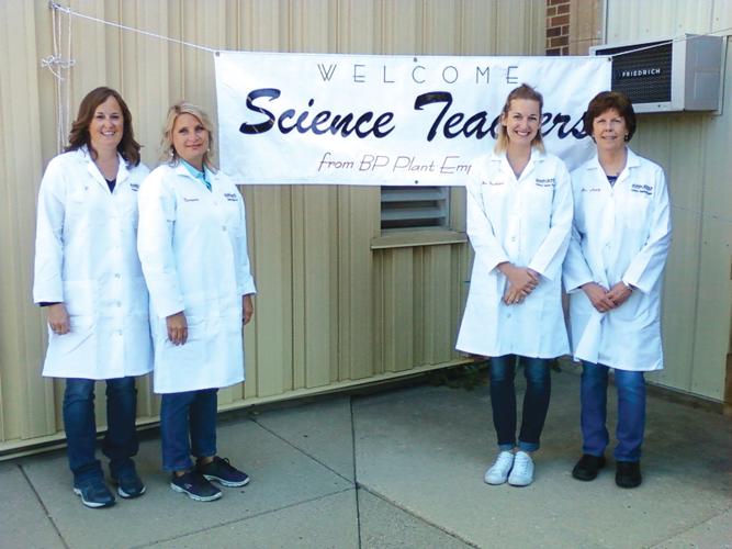 Blooming Prairie thirdgrade teachers Avery and Van Roekel bringing