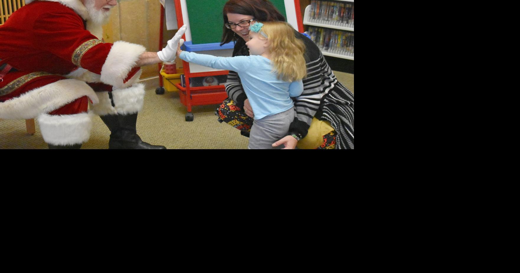 PHOTOS: Santa drops by Buckham Memorial Library | News | southernminn.com